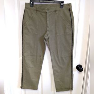 Lucky Brand Ladies Khaki Green cargo cropped pants Chino Flat Front size 30 EUC